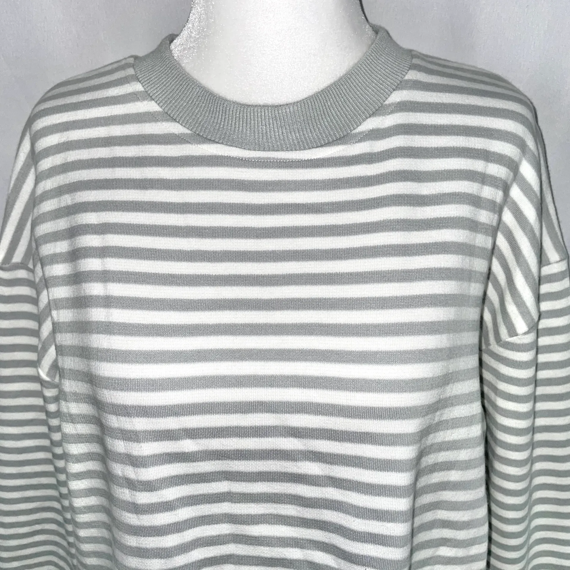 New T-Shirt Hem Striped Sweatshirt Pullover Crewneck Grey White - Image 3