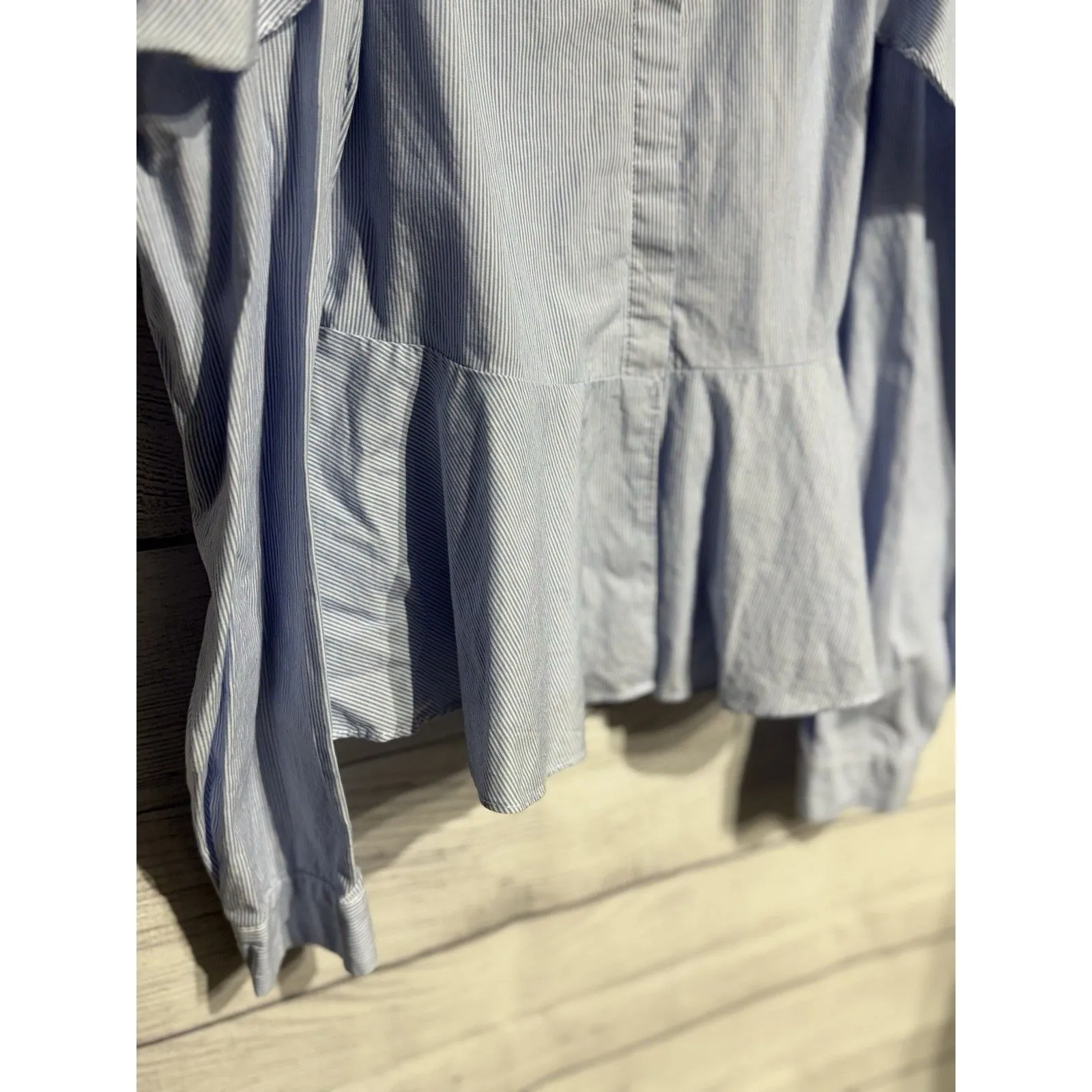 ROMEO & JULIET COUTURE  Blue & White Stripped Ruffle Button Up  BLOUSE Size M - Image 6