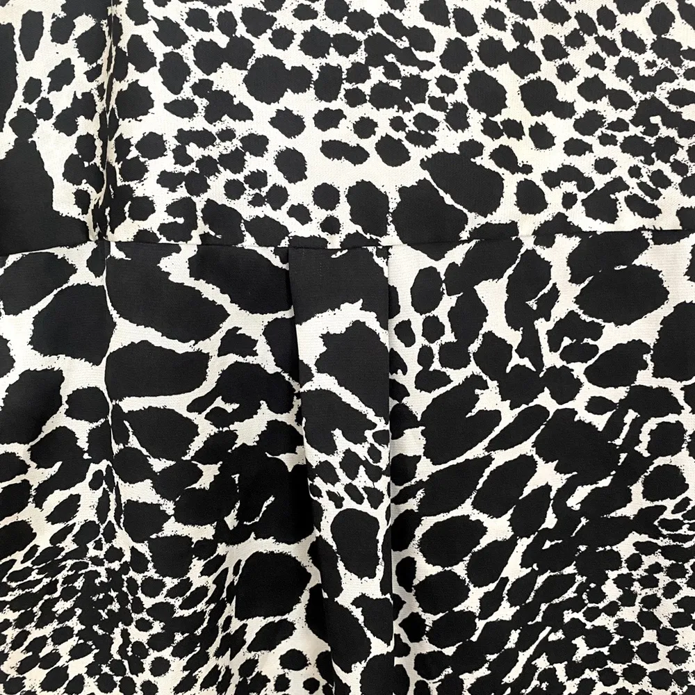 Who What Wear Black & Cream Giraffe Print Short Sleeve Wrap Top - Image 7