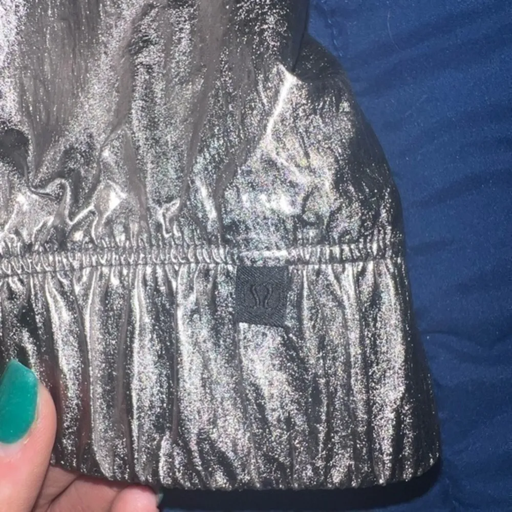 NWOT Lululemon Get Stellar Jacket size Titanium Foil size‎ S/M - Image 2