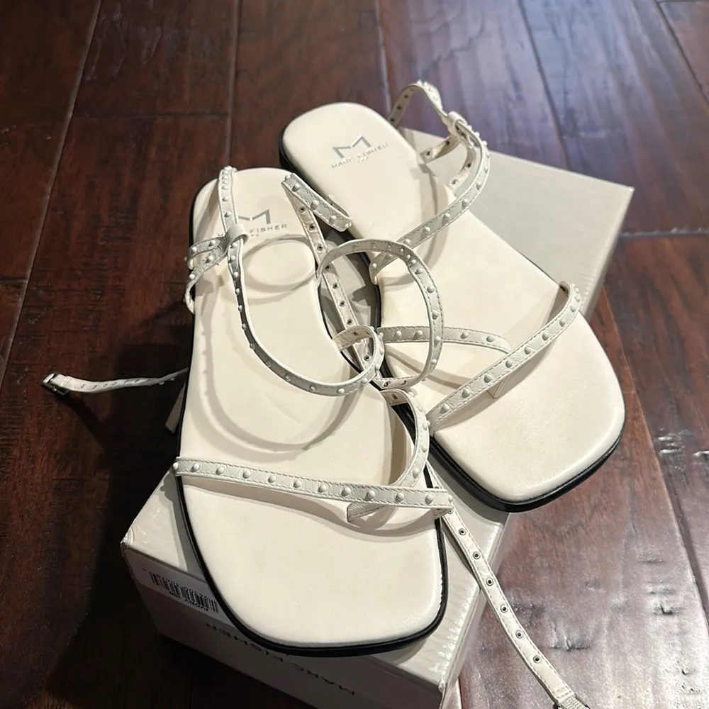 NWT Marc Fisher Nalica Flat Sandal White 9 - Image 2