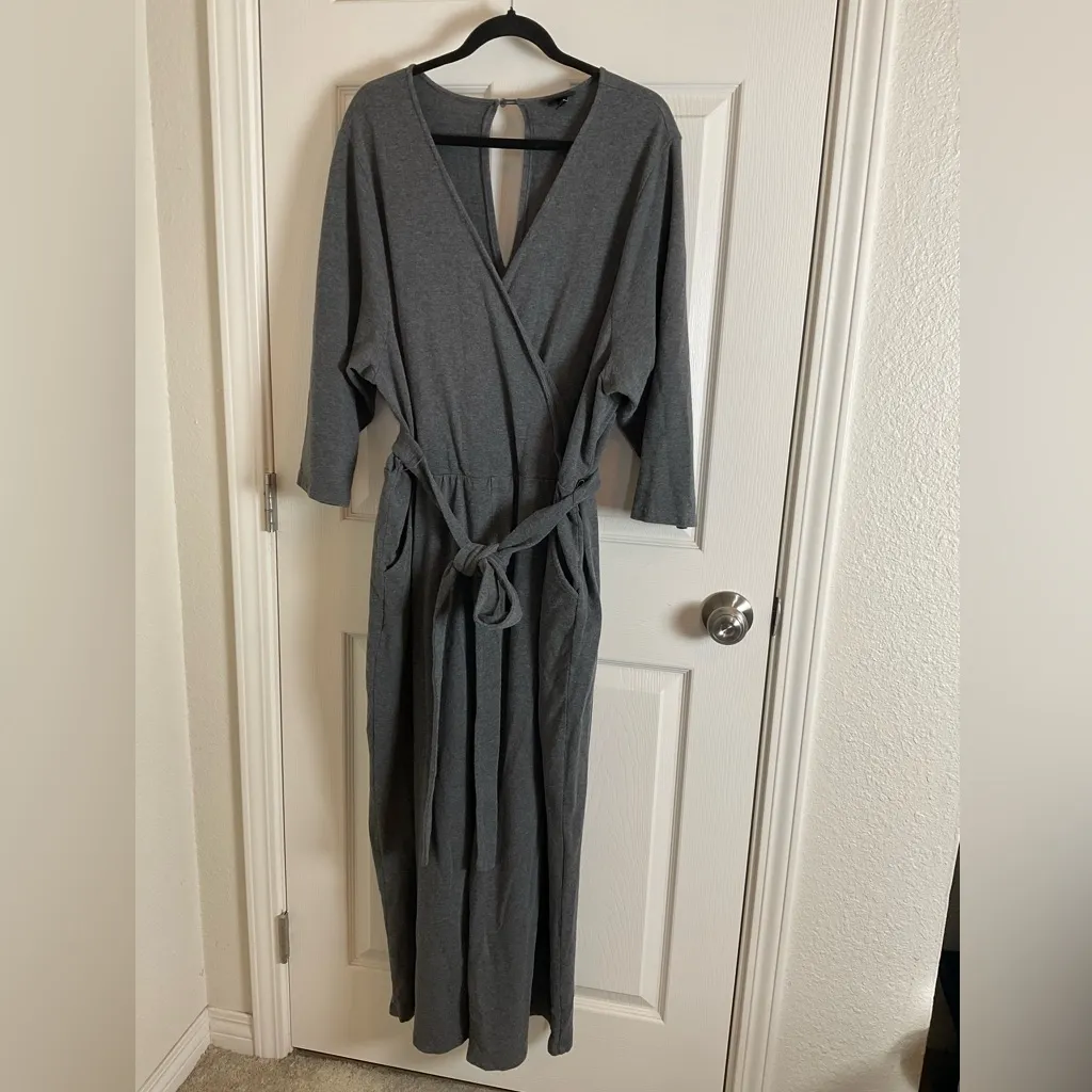 Torrid Surplice Wrap Wide Leg Belted Gray Jumpsuit Size 4 - Image 3