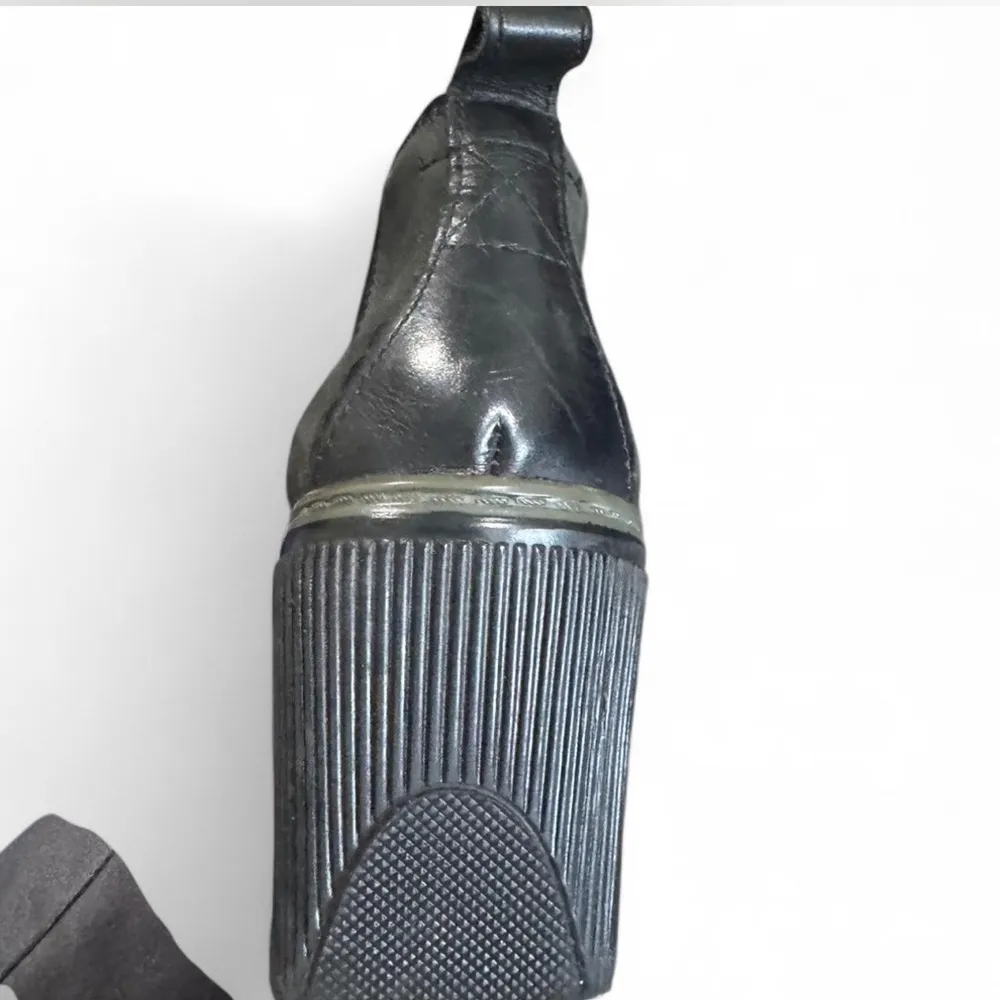 Caterpillar Black Heeled Boots with Chunky Heel - Image 5