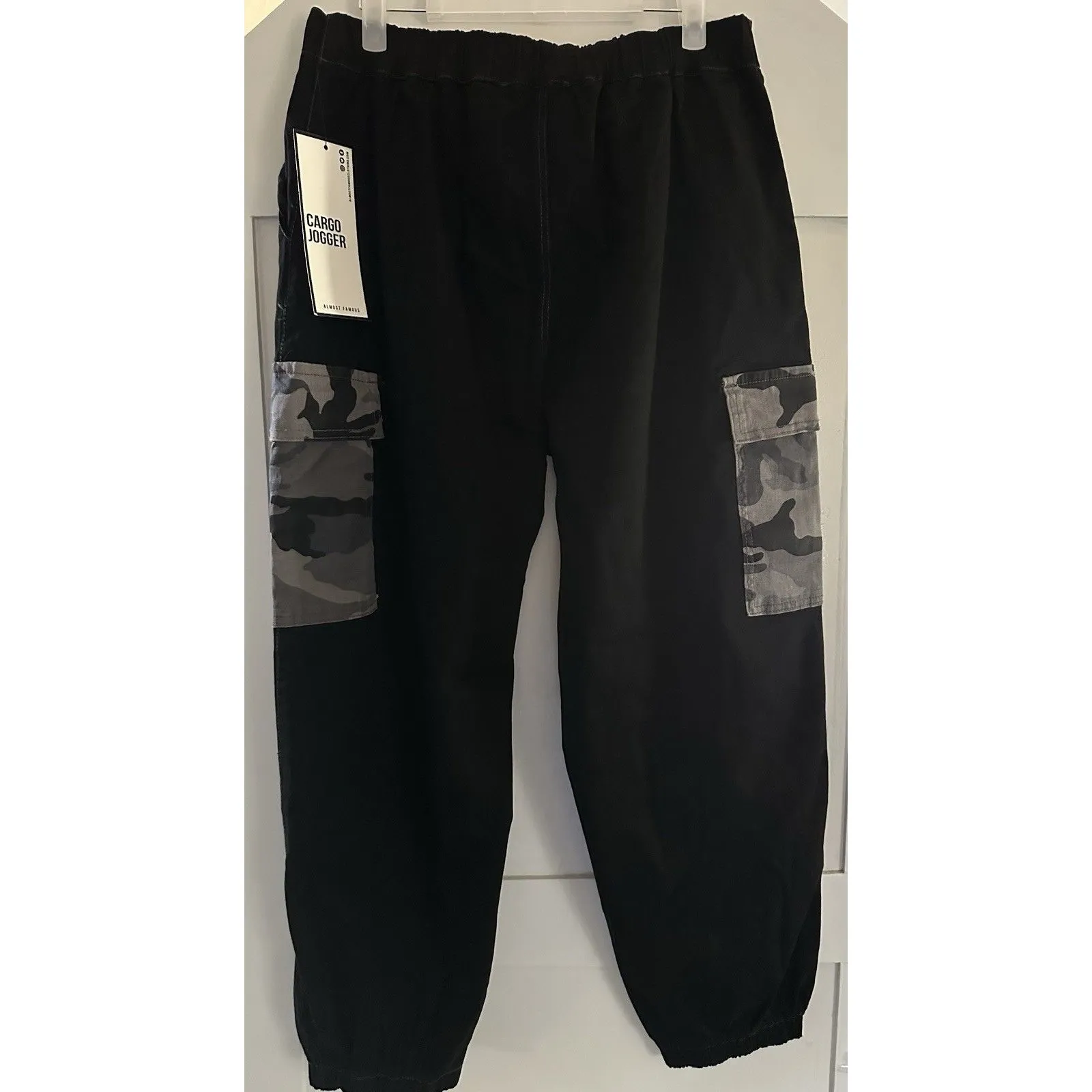 Almost Famous Black W/Camo Pockets Cargo Jogger Pants Elastic Waist w/Belt Sz XL - Image 2