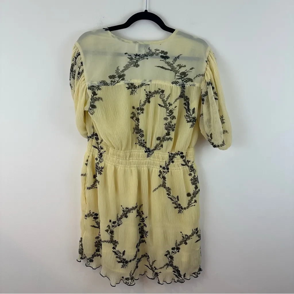 Ganni Pale Butter Yellow Floral Pleated Georgette Mini Dress Size Medium - Image 9