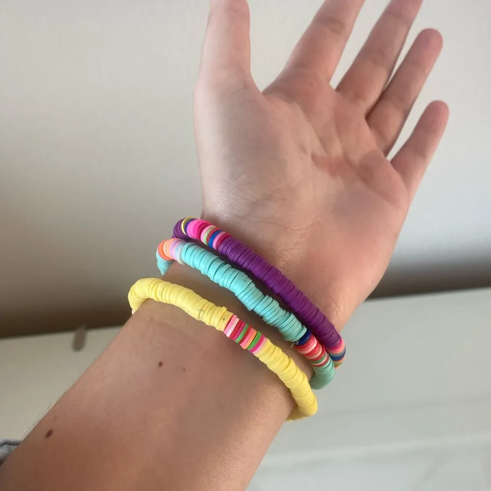 Set of 3 Colorful Disc Bracelets Blue - Image 3