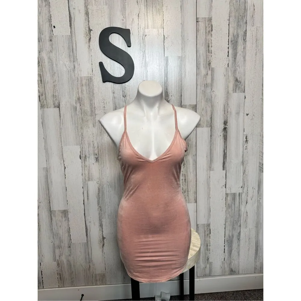 Windsor pink velvet dress - Image 2