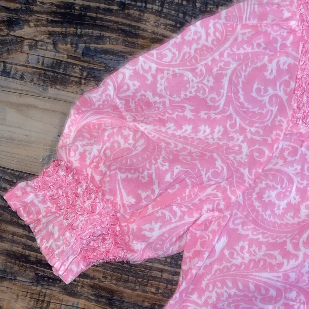 Crown & Ivy pink button up with cute details size small - Image 3