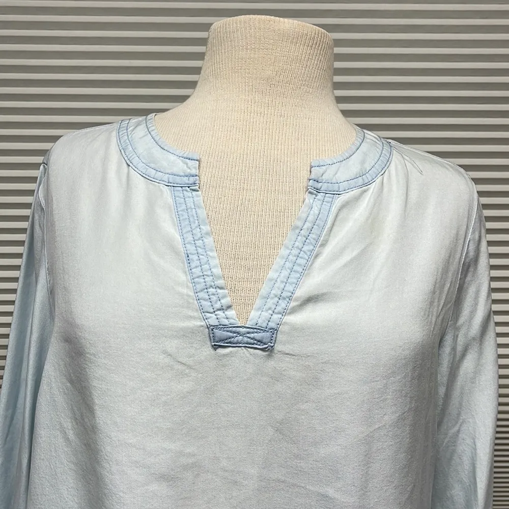 Fourteenth Place Light Blue Chambray and Lace Bell Sleeve Top Size Medium - Image 2