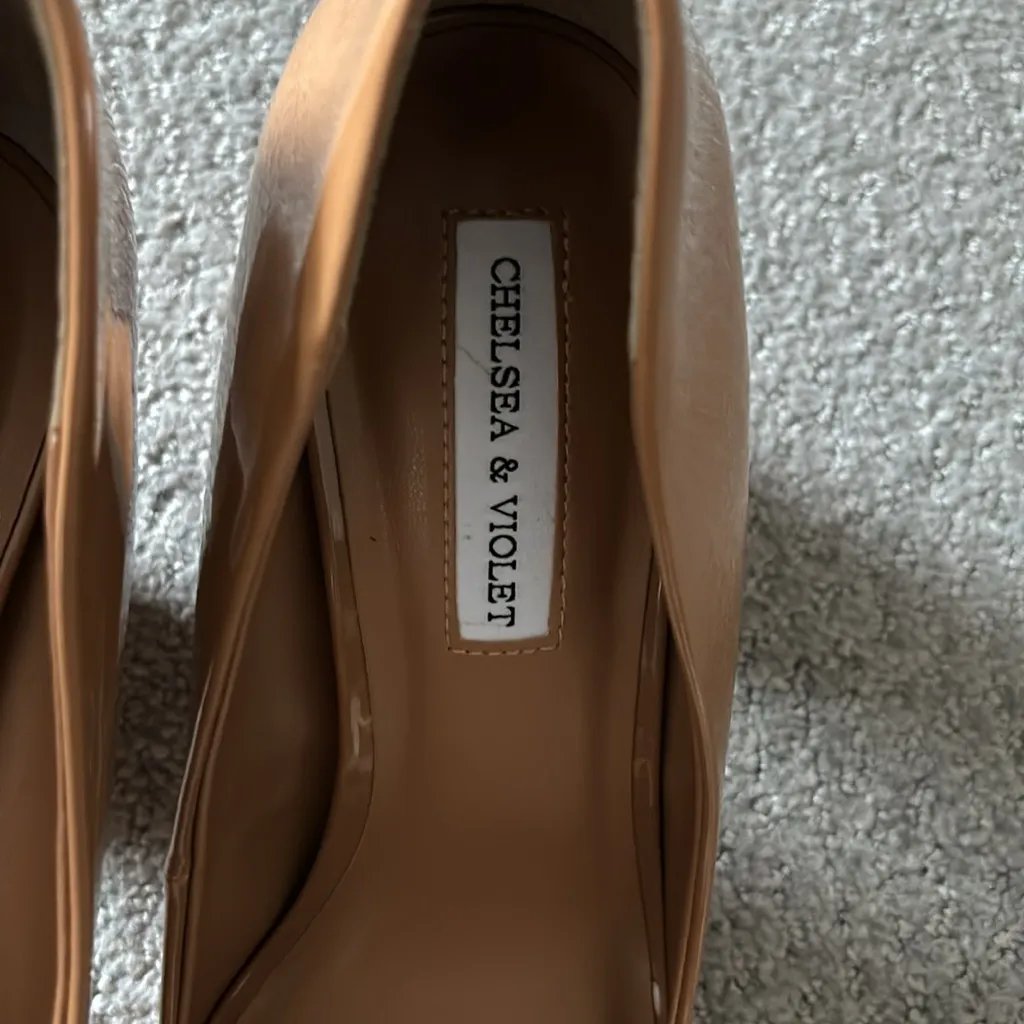 Chelsea & Violet Kiera Patent Pointed Toe Rounded Cylinder Heel Pumps new - Image 4