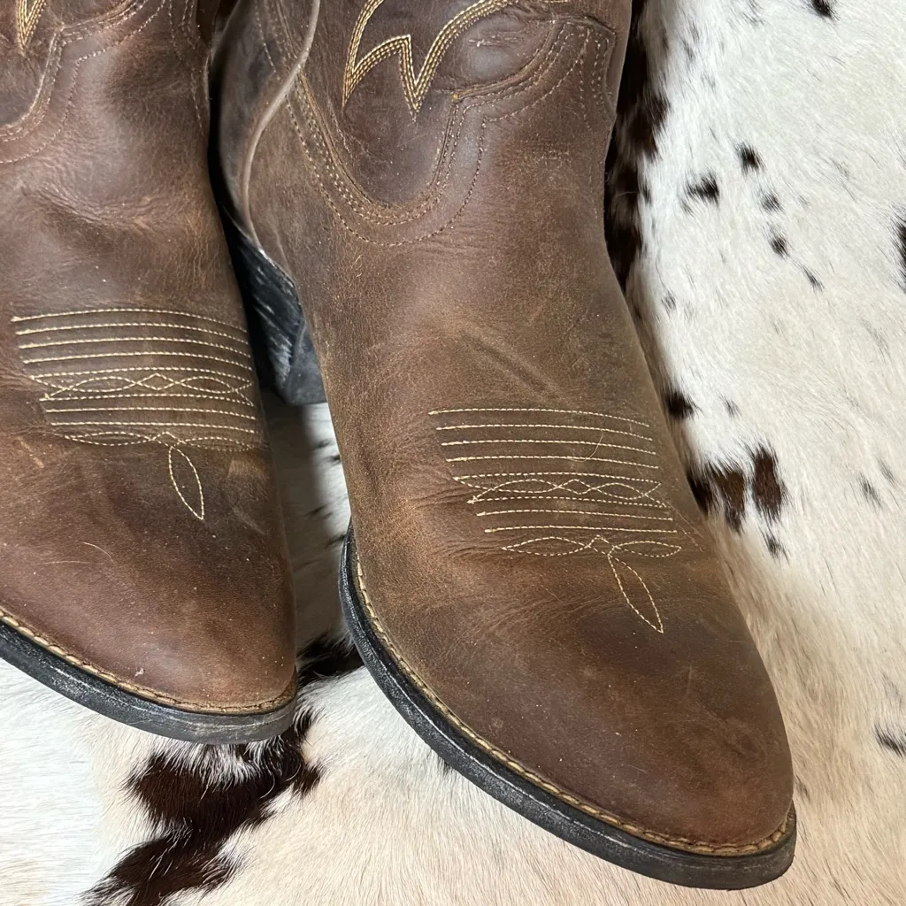 Ariat Heritage Leather Round Toe Western Boots Size 8.5 T1 - Image 2