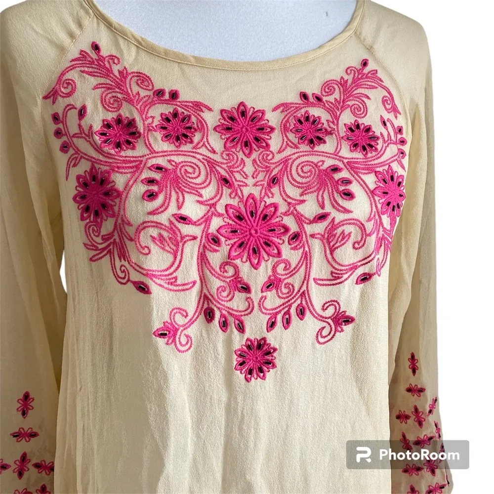 Sundance 100% Silk Butter Yellow Pink Embroidered Blouse Size XS - Image 2