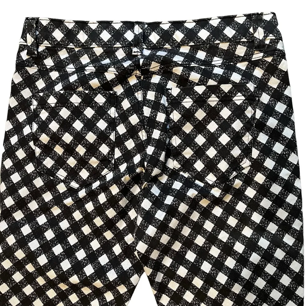 NWT, HUE Gingham Ultra Soft Denim Jean Capri Leggings Raw Hem, Sz L - Image 7