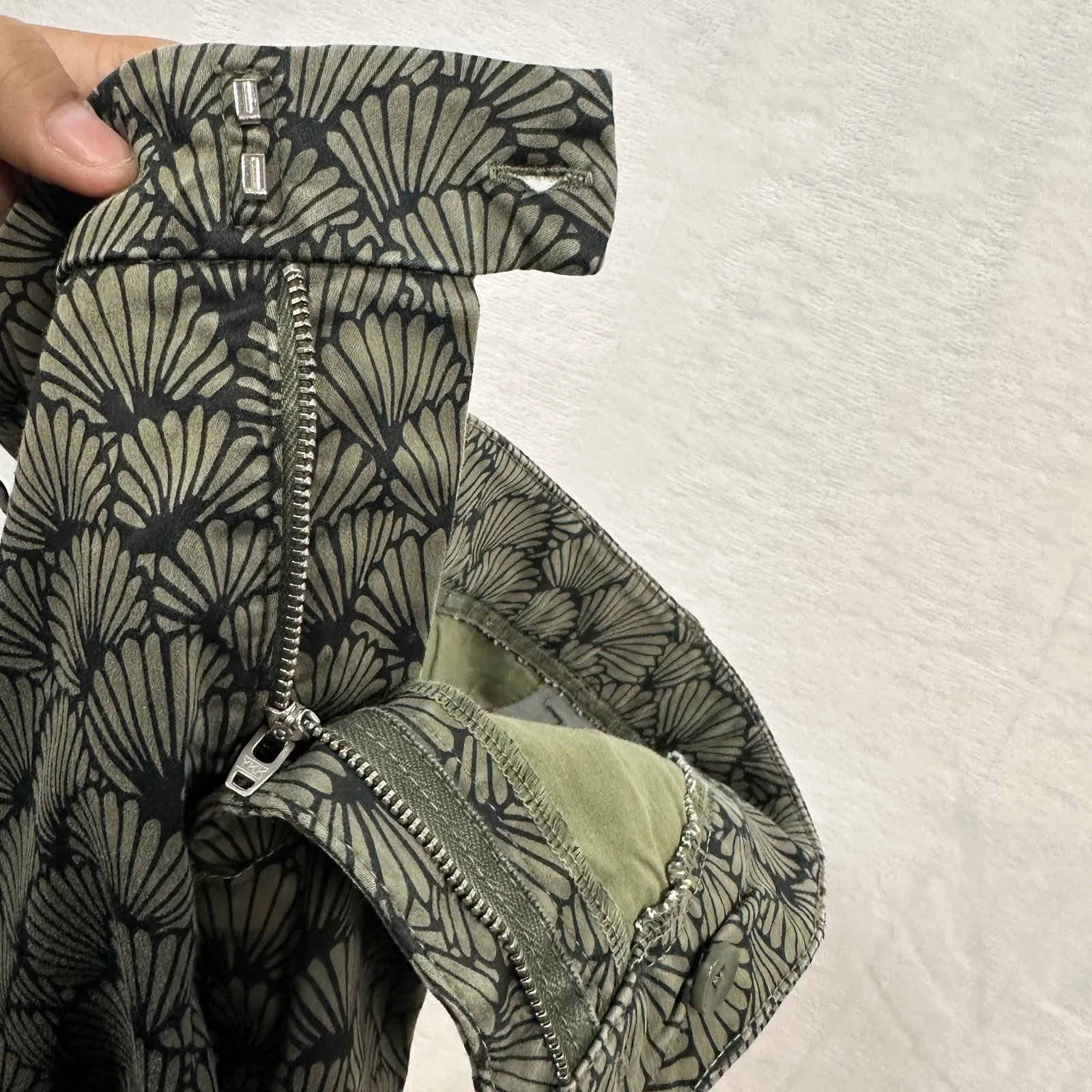 Anthropologie Level 99 Shorts 30 Green Clamshell Chino Workwear Zipped‎ Pockets - Image 3