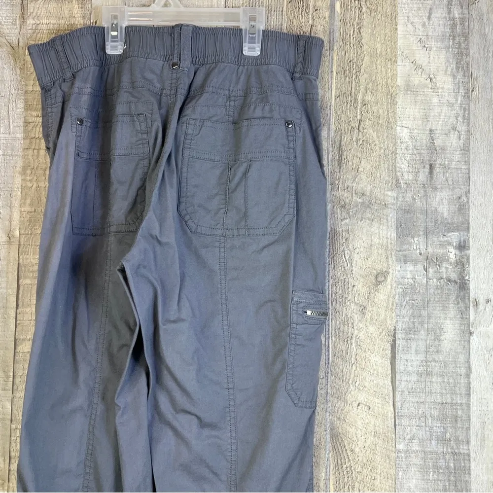 Cato Size 10 Classic Cargo Tabbed Leg Gray Capri Pants with Stretch Wais… - Image 9