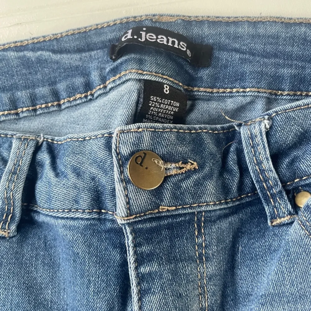D. Jeans  Size 8 - EUC - Image 3