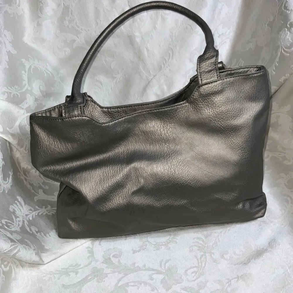 Nine West Platinum Slouch Satchel Purse Buckle Accents Medium Great Condition - Image 3