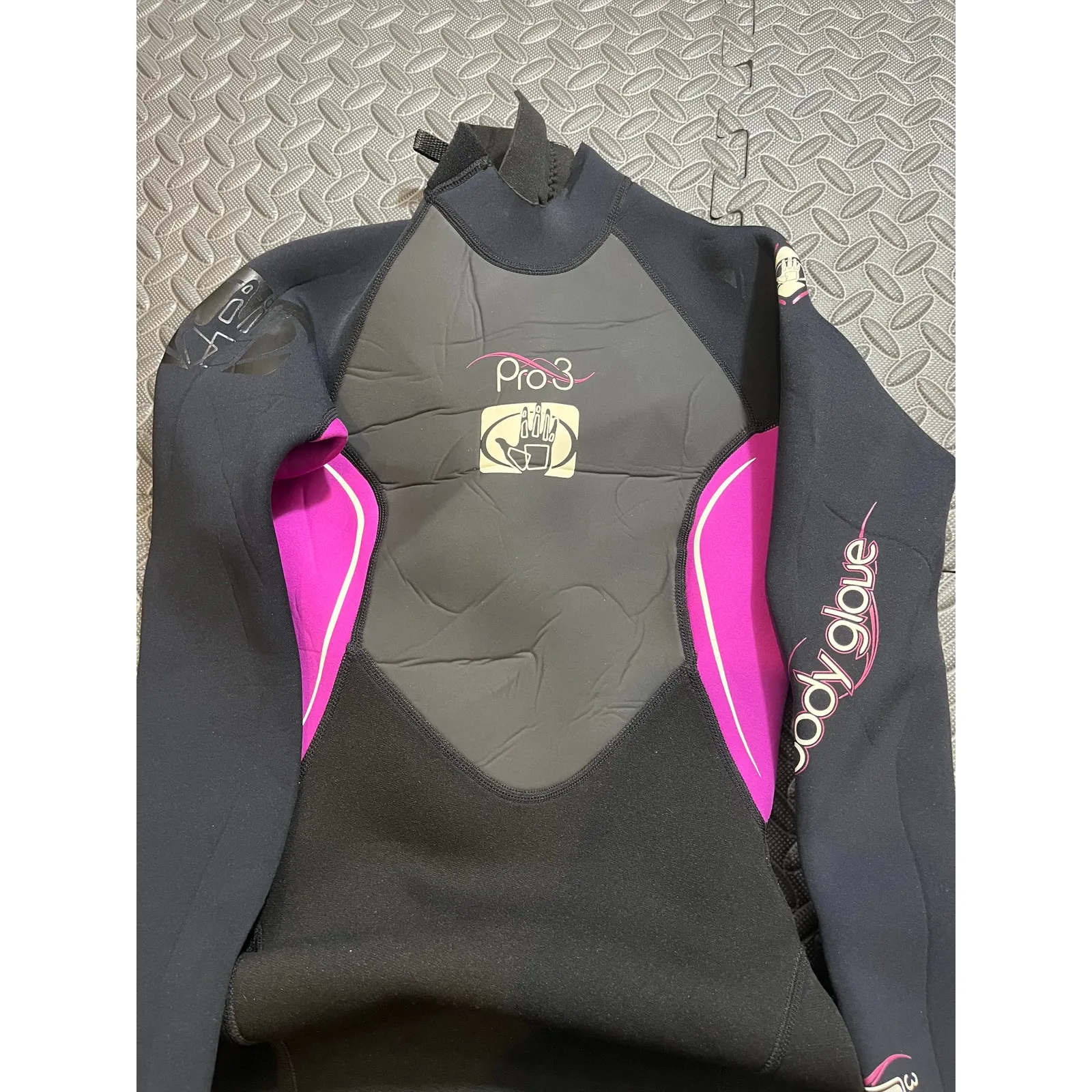 Body Glove Wetsuit PRO 3 3.2mm Women's 3/4 Back Zip Full Suit Black Gray‎ Pink - Image 4