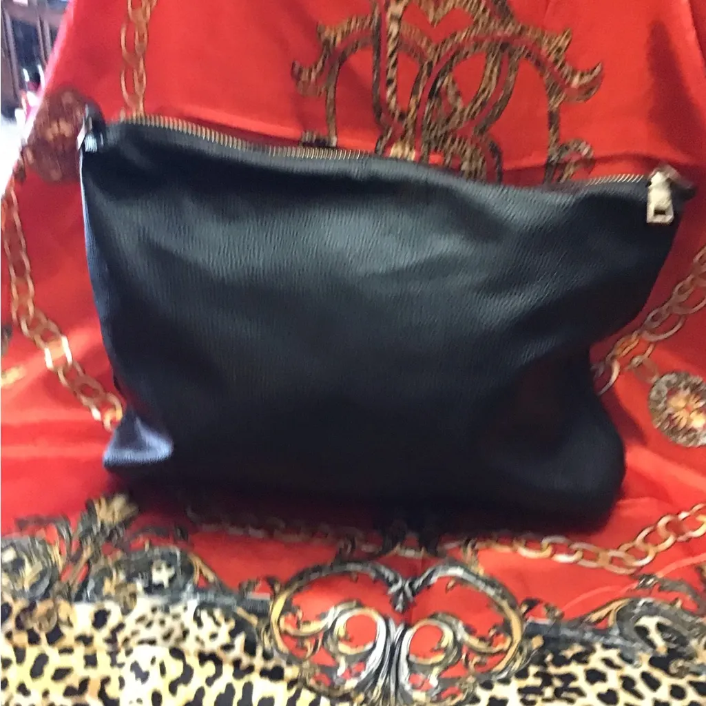 BCBG PARIS TOTE BAG WITH A CROSS BODY. Black - Image 12
