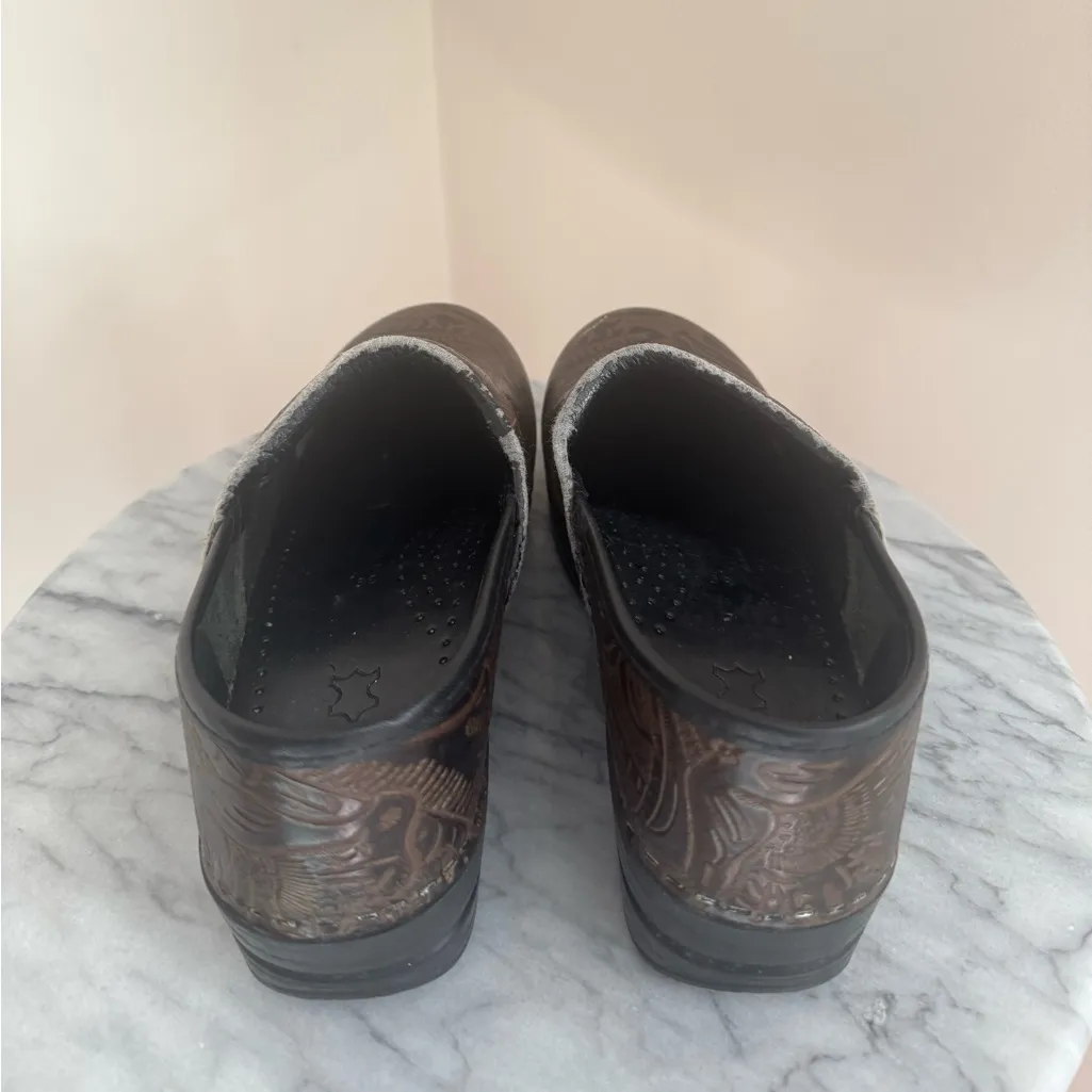 Dansko Professional Brown Embossed Leather Clogs Slip On Women’s Size 39 - Image 6