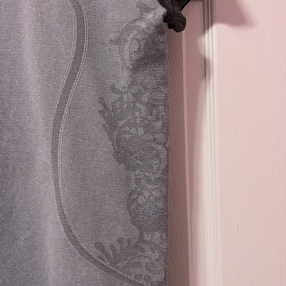 Gray Lululemon Swiftly Tech - Image 3