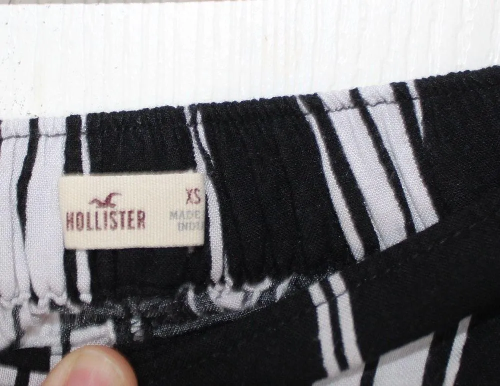 Black And White Striped Light Weight Culotte Shorts — Size XS - Image 3