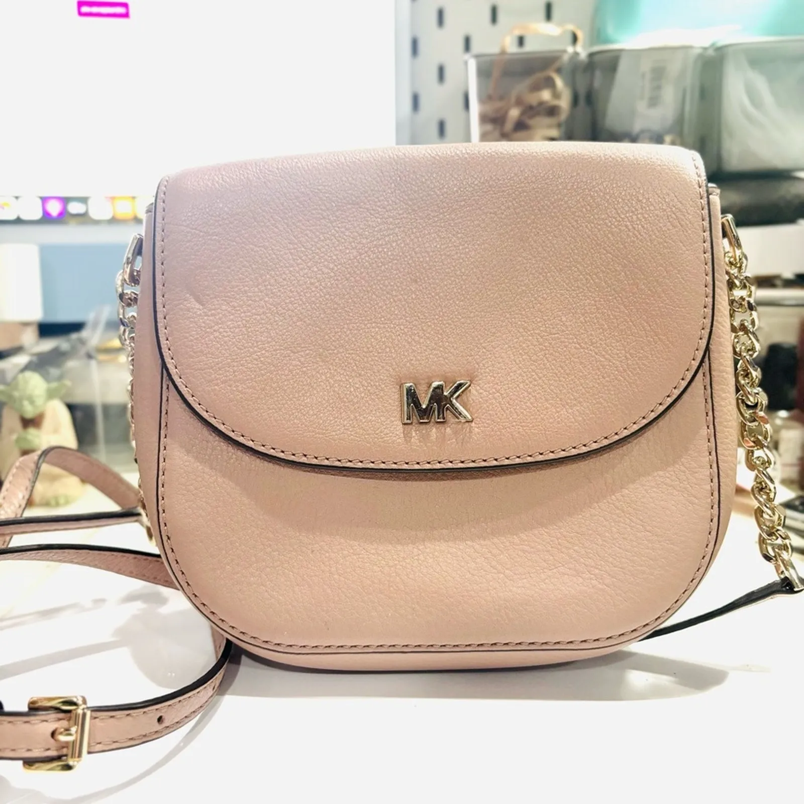 MICHAEL KORS Women's Mott Pale Pink Leather Half-Dome Crossbody Bag - Image 3
