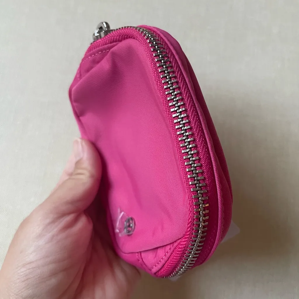 Lululemon Everywhere Belt Bag Nano - Raspberry coulis - Image 6