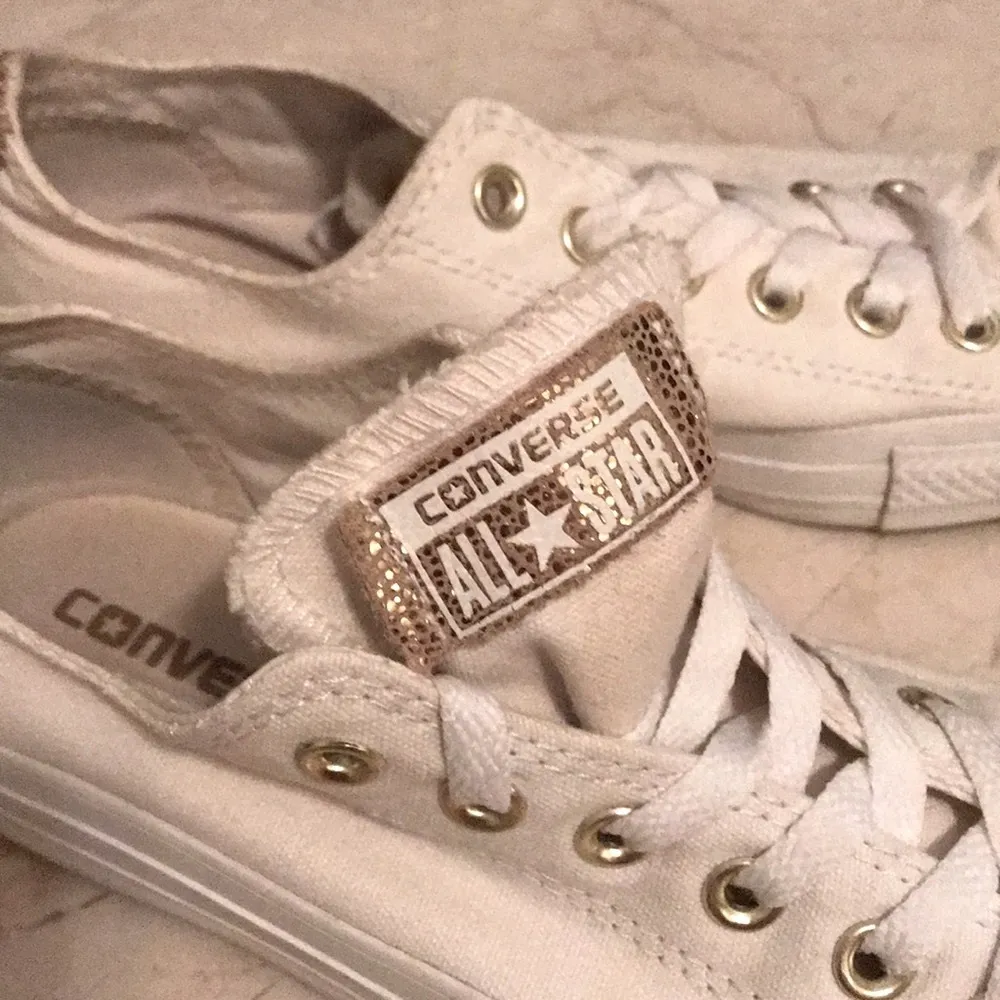 Converse with sneakers with gold capped toe size 8 - Image 2
