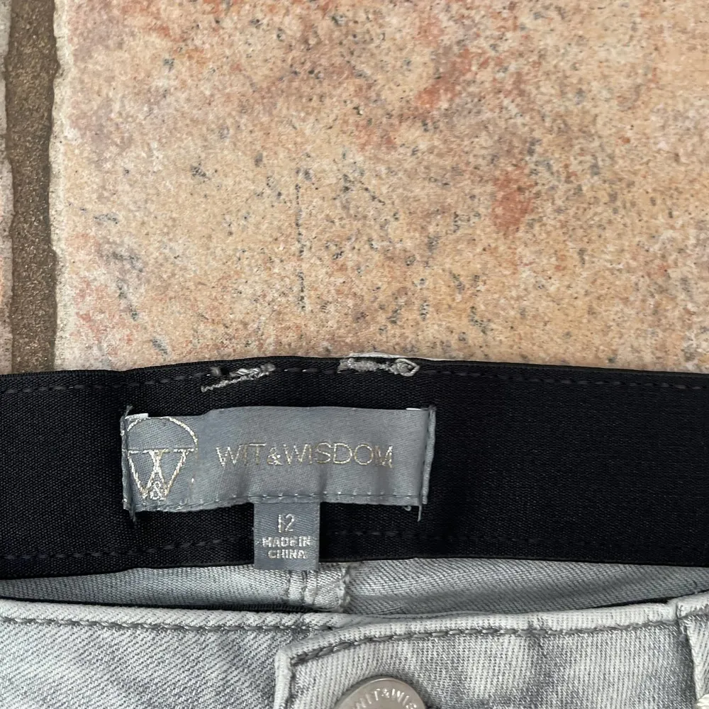 Wit & Wisdom “AB” SOLUTUON button fly Raw hem jeans Size 12 - Image 4