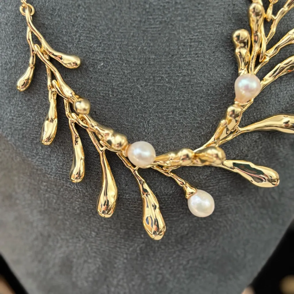 NWOT Alexis Bittar Gold Necklace with Pearl Accents - Image 9