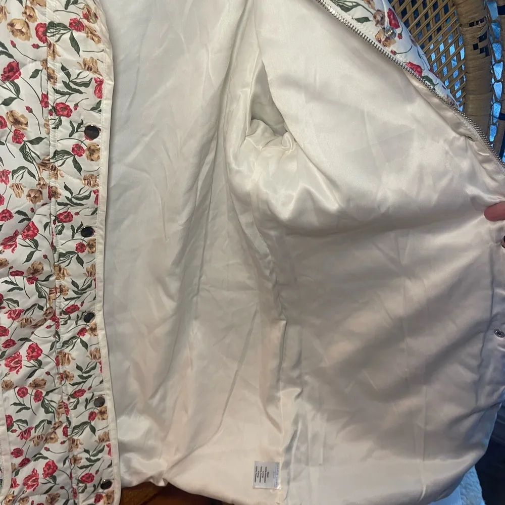 🌷🎀Women’s Draper James RSVP White Floral Quilted Jacket LNC Small - Image 8