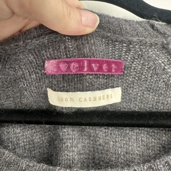 Y2K‎ Velvet by Graham & Spencer Cashmere Short Sleeve Gray Tunic Sweater Small - Image 2