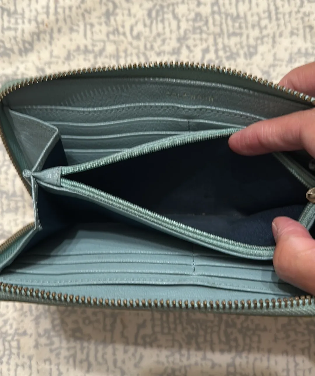 GUC  Wallet - Image 6