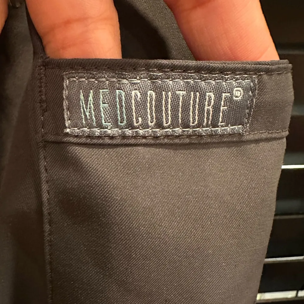 EUC MedCouture SCRUB Chic Gray Cargo Pants SUPER SOFT Size XS - Image 8