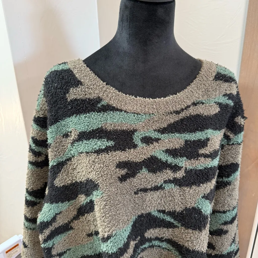 Barefoot‎ Dreams CozyChic Pullover Crewneck Sweater Camouflage Camo Soft Comfort - Image 3
