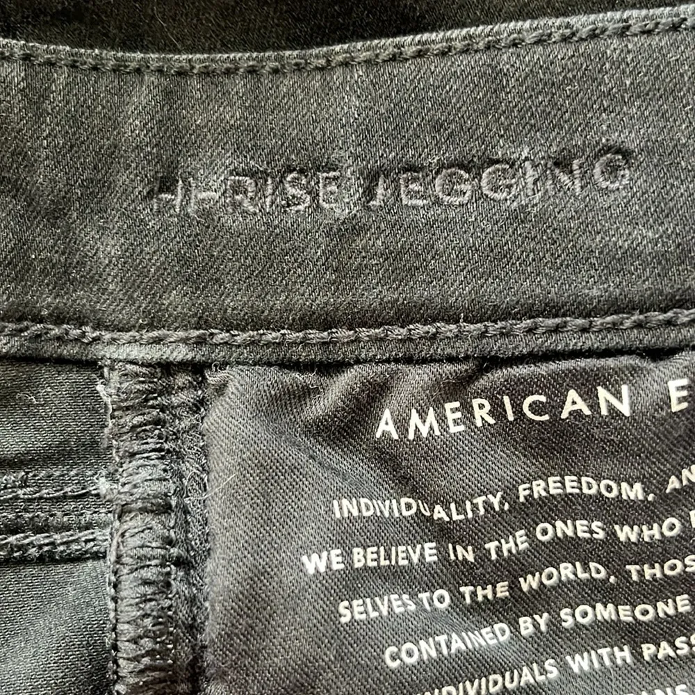 AEO American Eagle The Dream Jean Hi Rise Ripped Jeggings Black Size 4 SHORT - Image 8