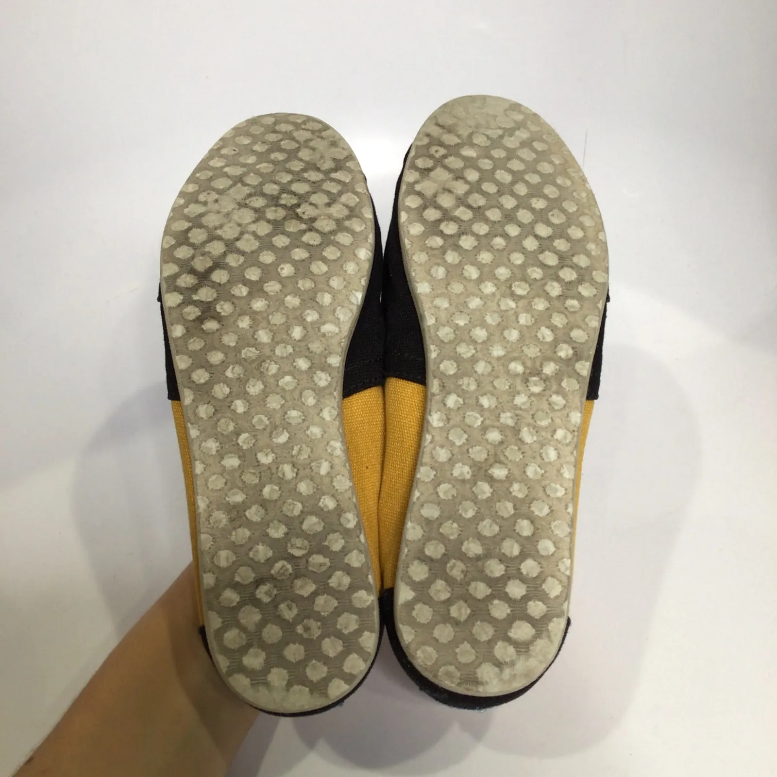 Toms black yellow flats slip on casual women's size 7.5 Hawkeyes color block - Image 6