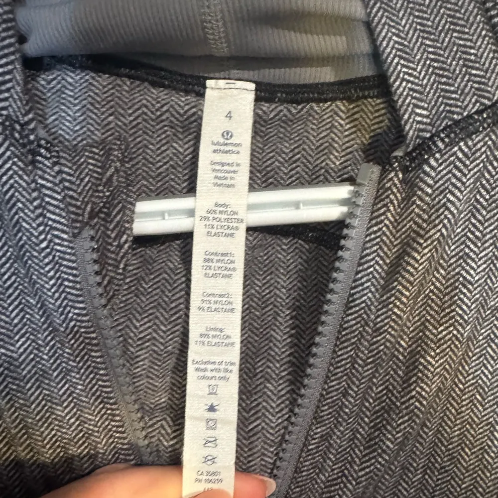 Hooded Define Jacket - women’s size 4 - gray - running jacket - Image 3