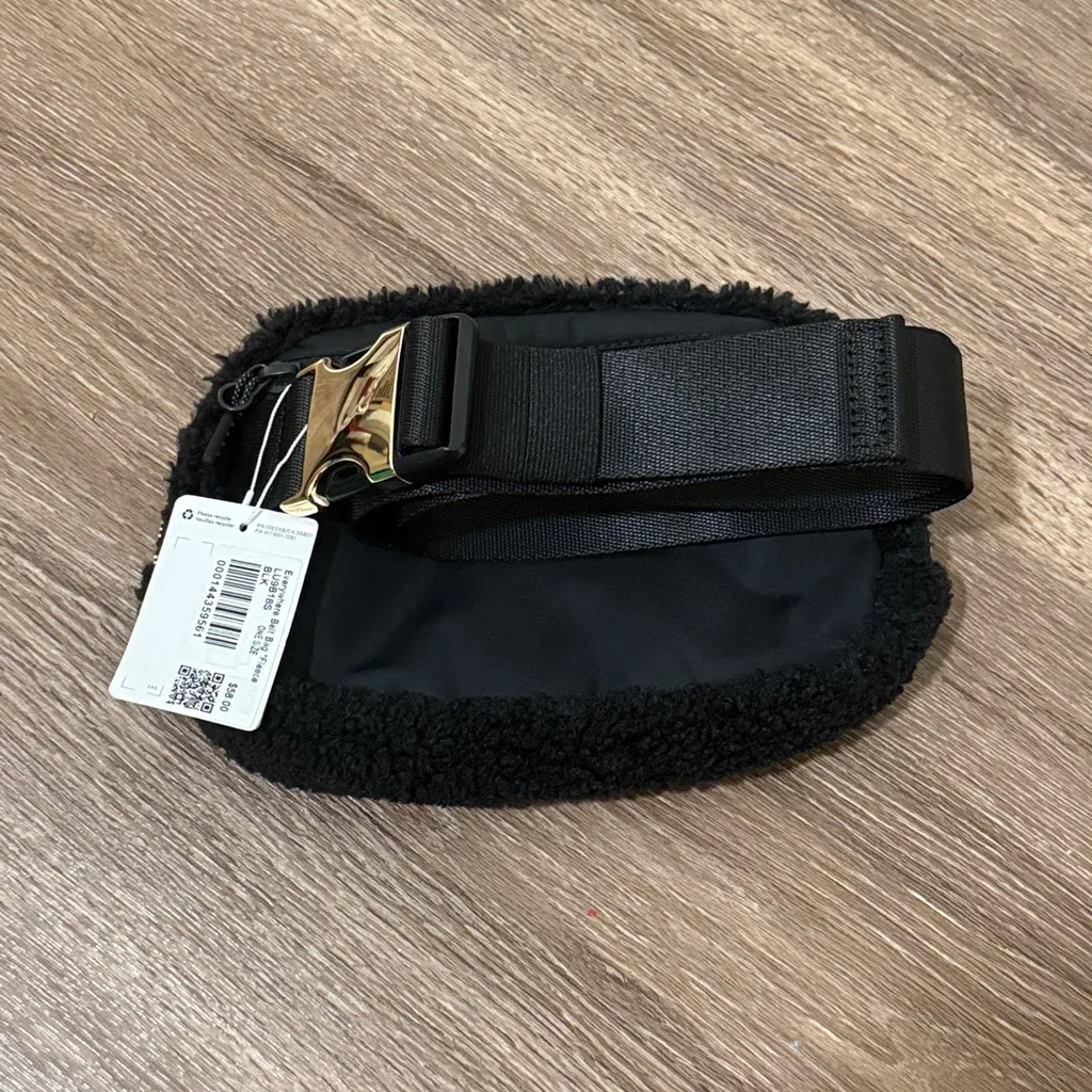 Lululemon Everywhere Fleece Belt Bag - Image 5