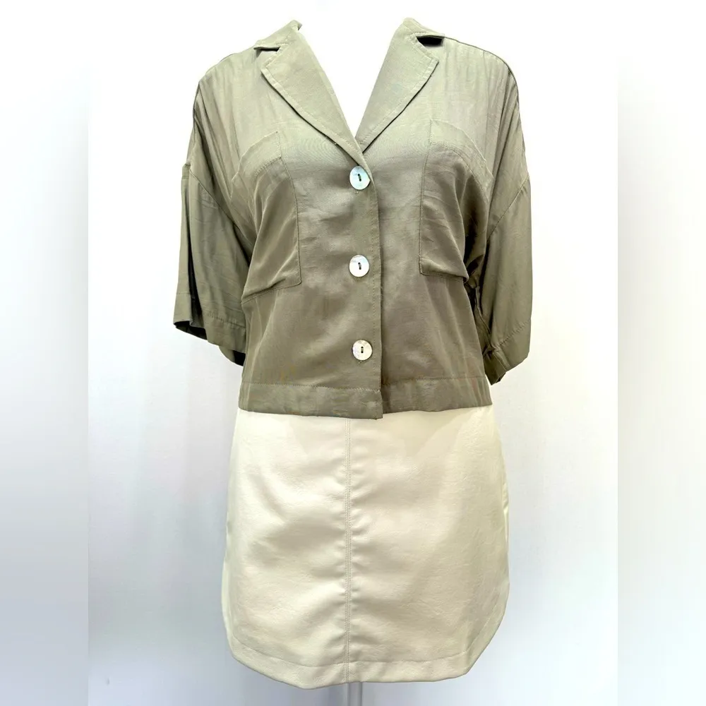 NEW Mittoshop Olive Green Lightweight Short Sleeve Button Front Blouse Normcore - Image 2