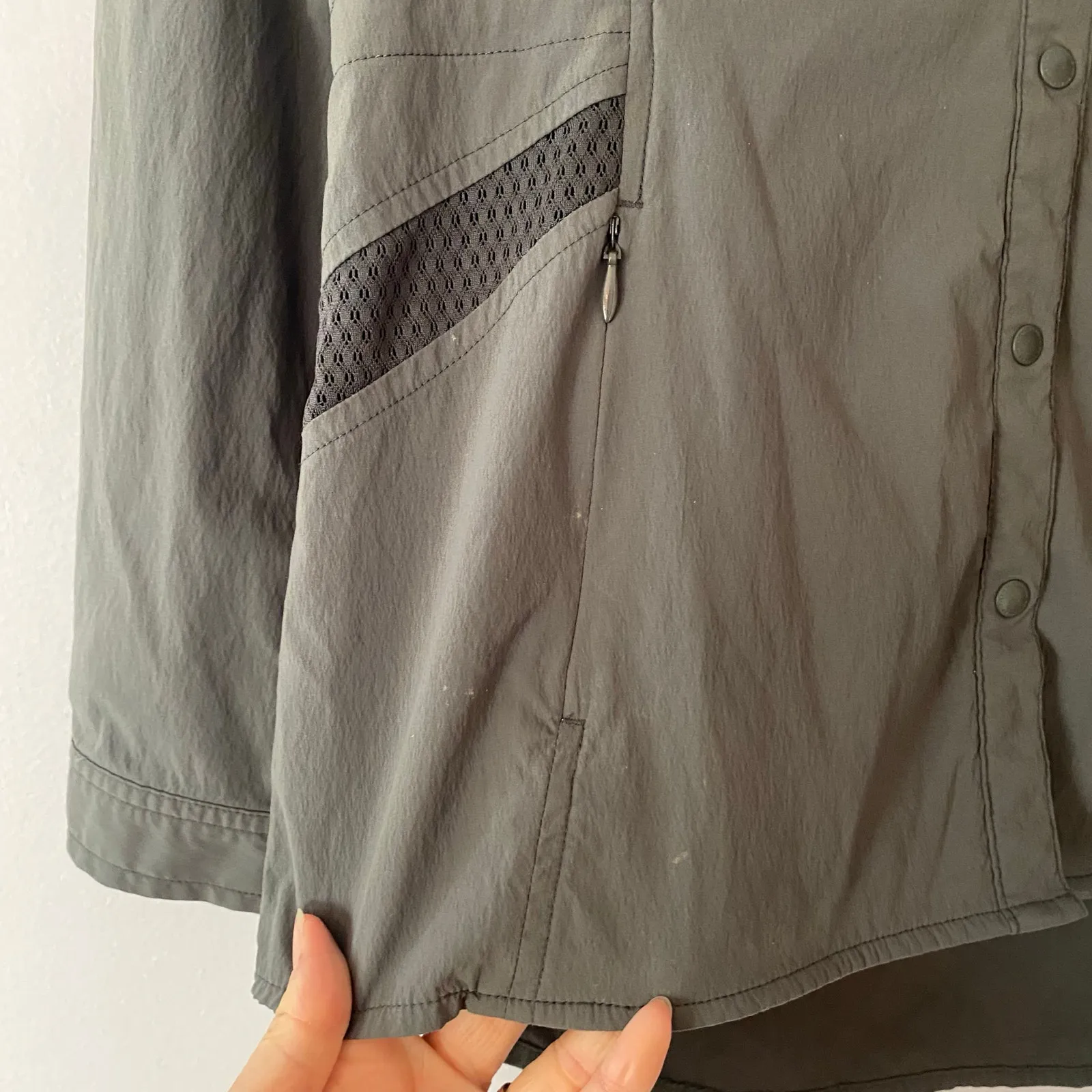 Royal Robbins Charcoal Gray Gorpcore Snap-up Long Sleeve Shirt Women size Medium - Image 10