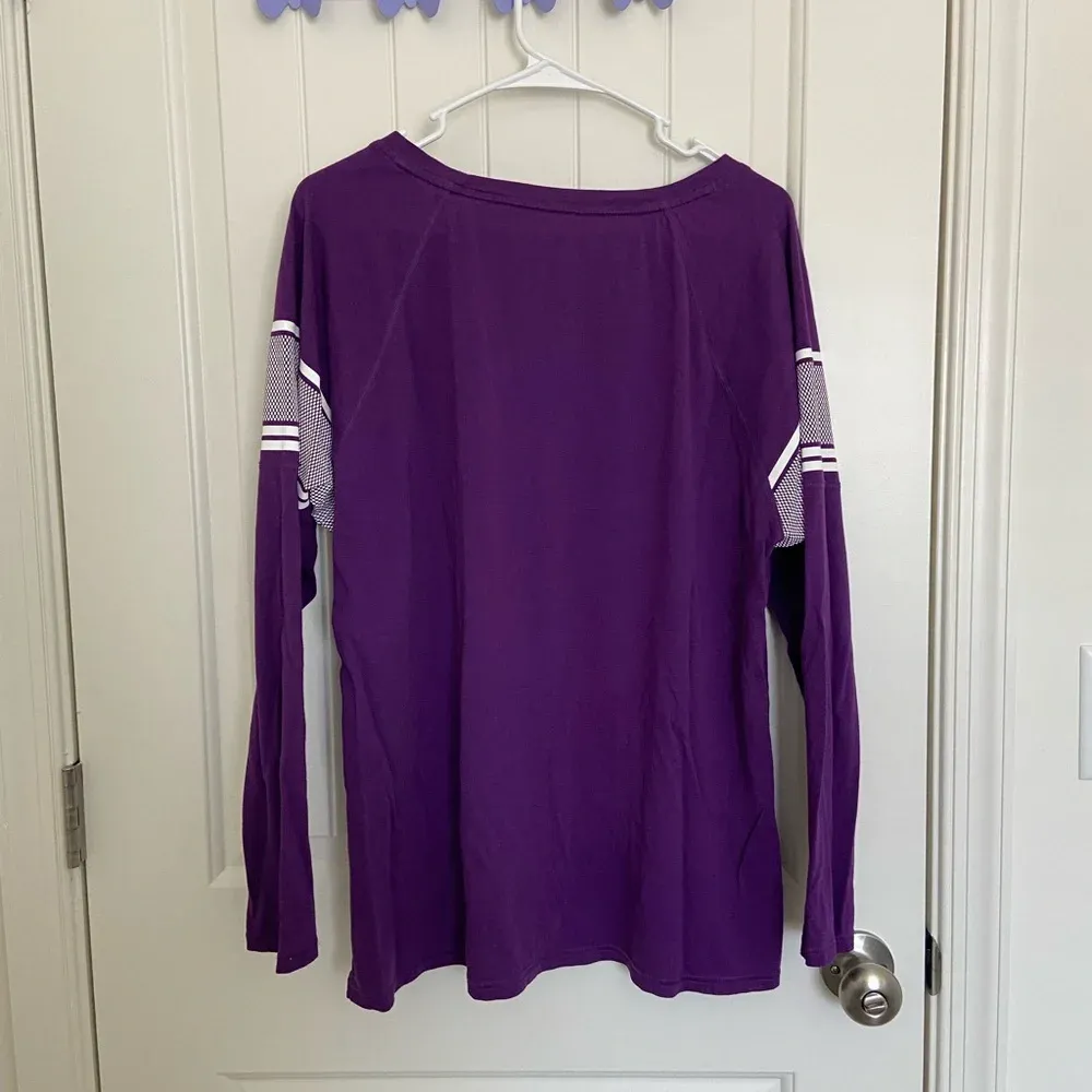 EUC | Under Armour women’s long sleeve heat gear‎ purple decal tshirt — XL - Image 6
