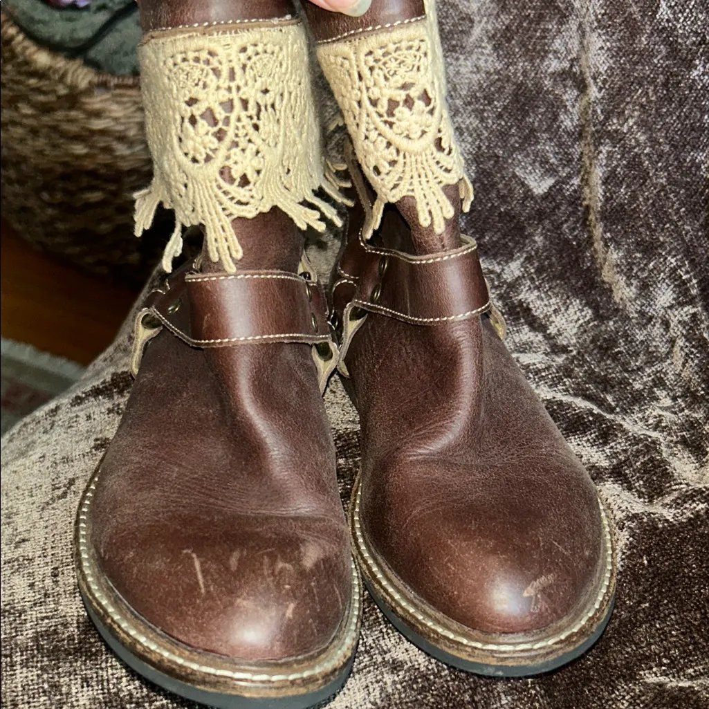 Látigo Cróquet Brown Leather Ankle Boots with Lace Trim - Image 2
