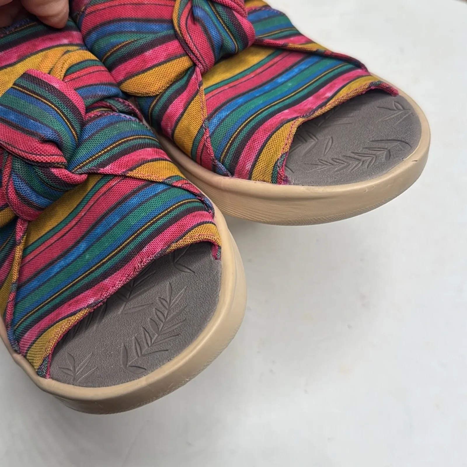 Bzees Airsteps Smile Wedge Colorful Striped Sandals S-275 Sz 11 - Image 4
