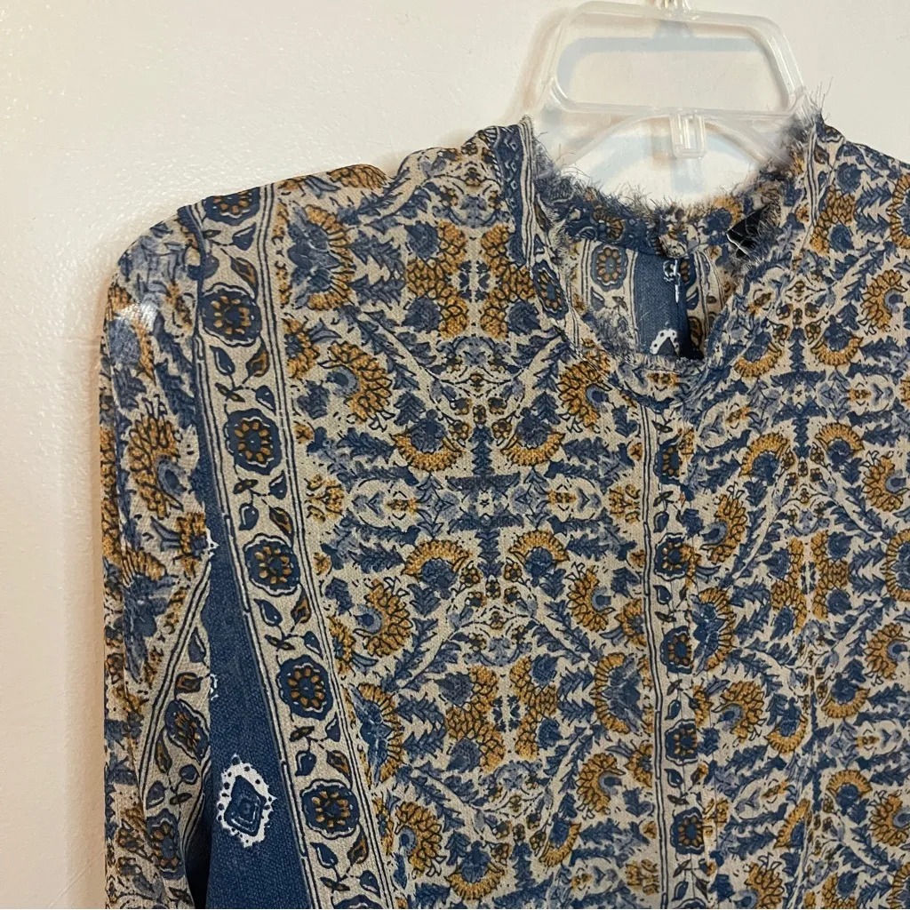 Vici Navy and Gold Patterned Blouse - Image 3