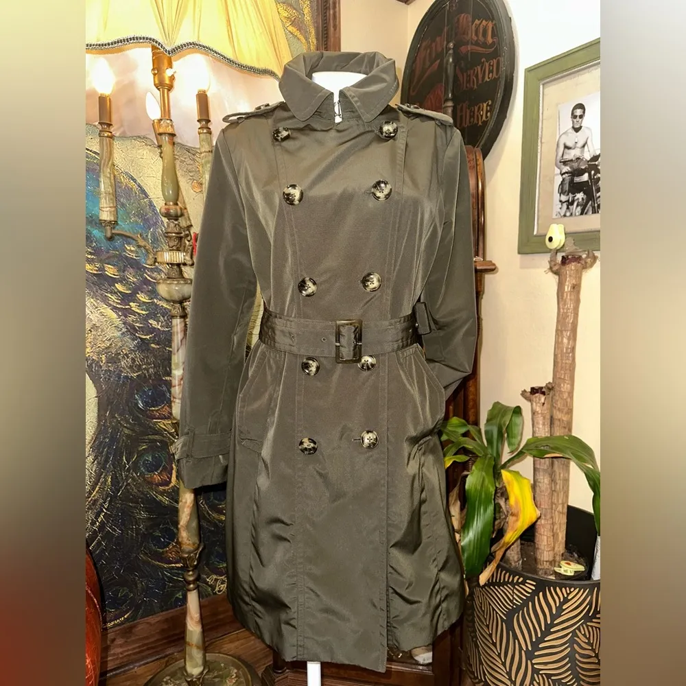 NWOT London Fog Green Trench Coat with Belt and Epaulettes - Image 3