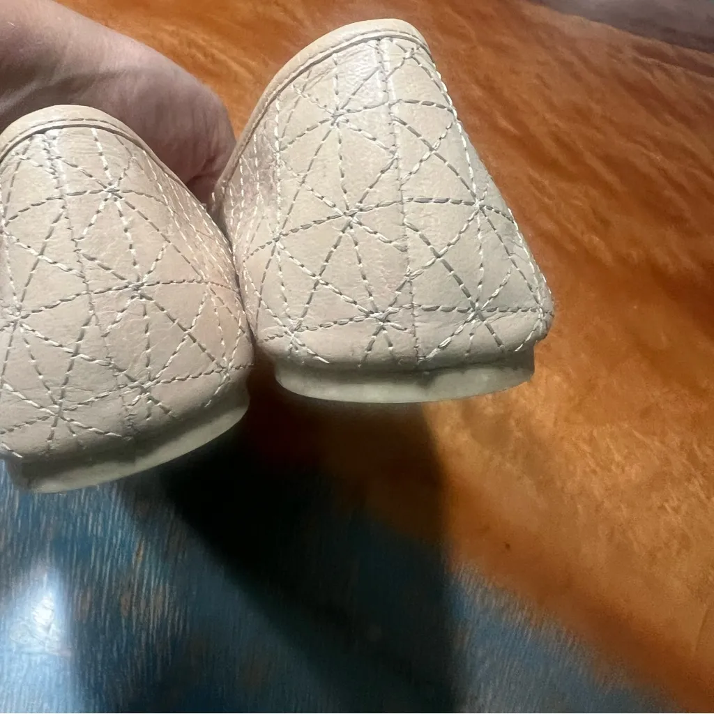 TORY BURCH Claire Quilted Ballet Flats Porcelain size 9.5 gold logo Hardwear - Image 10