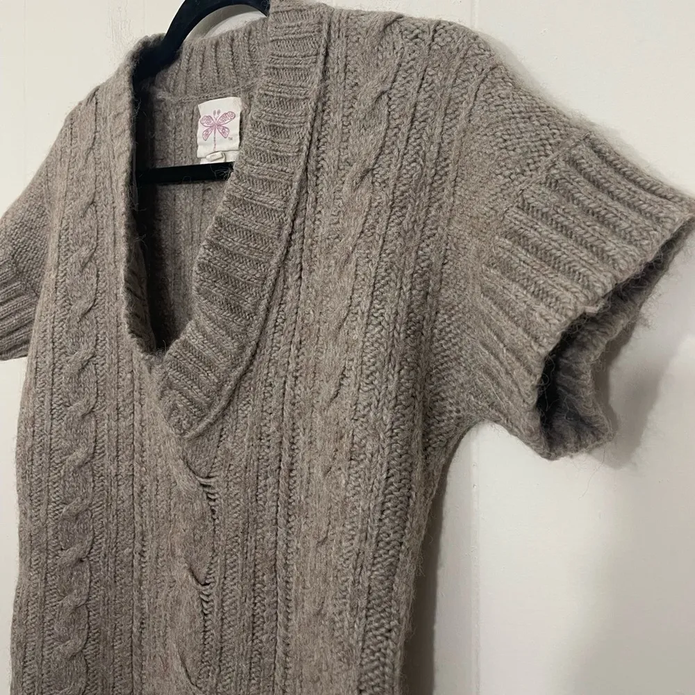 Dragonfly Beige Wool Alpaca Blend Short Sleeve V - Image 5