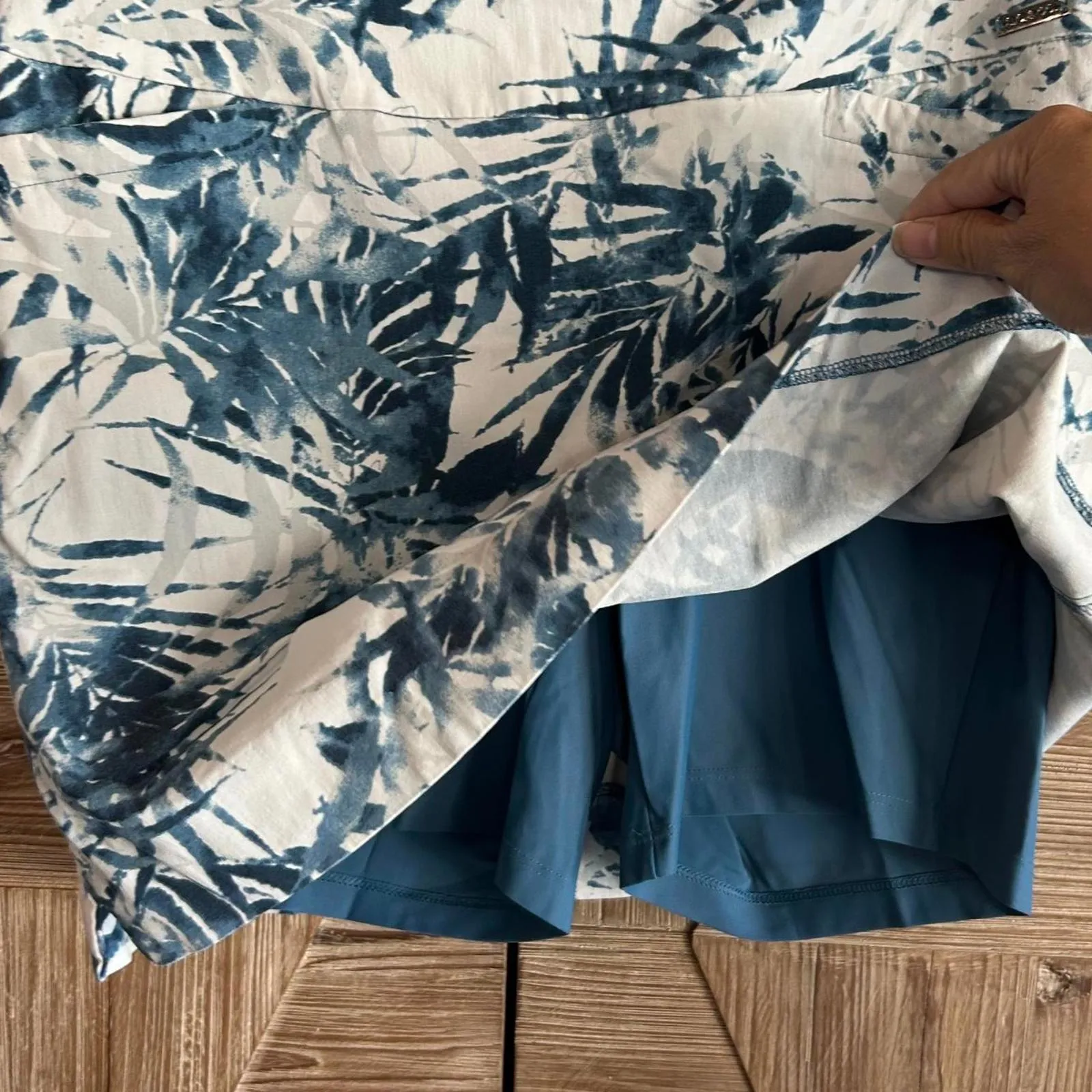 S.C. & Co Womens Blue White Leaf Print Skort Size Large - Image 3